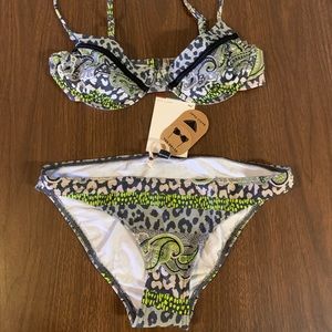 BNWT Jr/Womens 2 piece Swimwear (size Med)